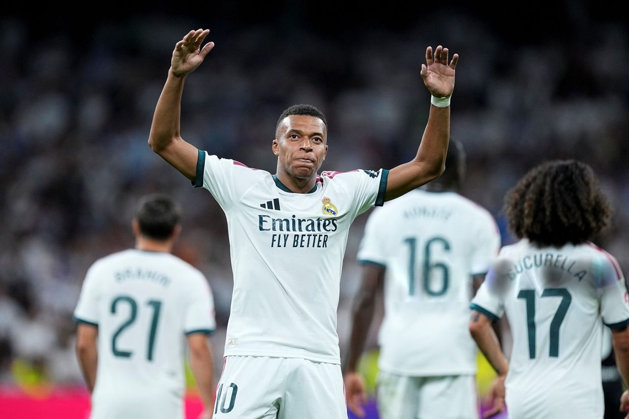 Mbappe ge hattrick in Real fenvaru dhakkaalaifi 