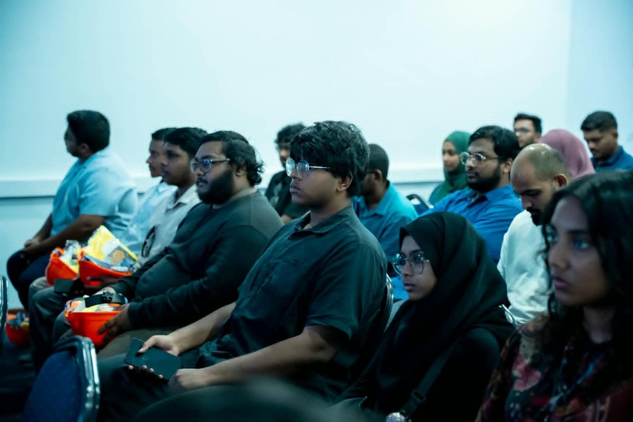 Engineering ge dhaairaain kiyavaa dharivarunah STO in haasa harakaaiythakeh 