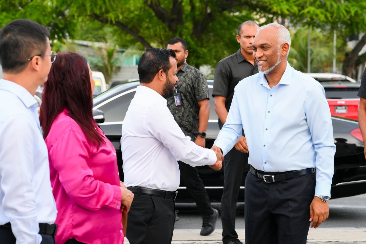 ފޮޓޯ: ރައީސް، ޗައިނާ މޯލްޑިވްސް ޕާކަށް ޒިޔާރަތްކުރެއްވުން