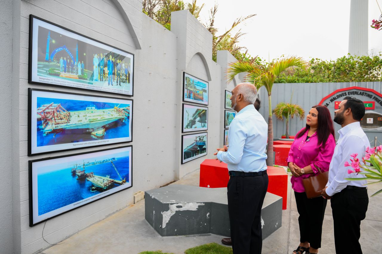 ފޮޓޯ: ރައީސް، ޗައިނާ މޯލްޑިވްސް ޕާކަށް ޒިޔާރަތްކުރެއްވުން