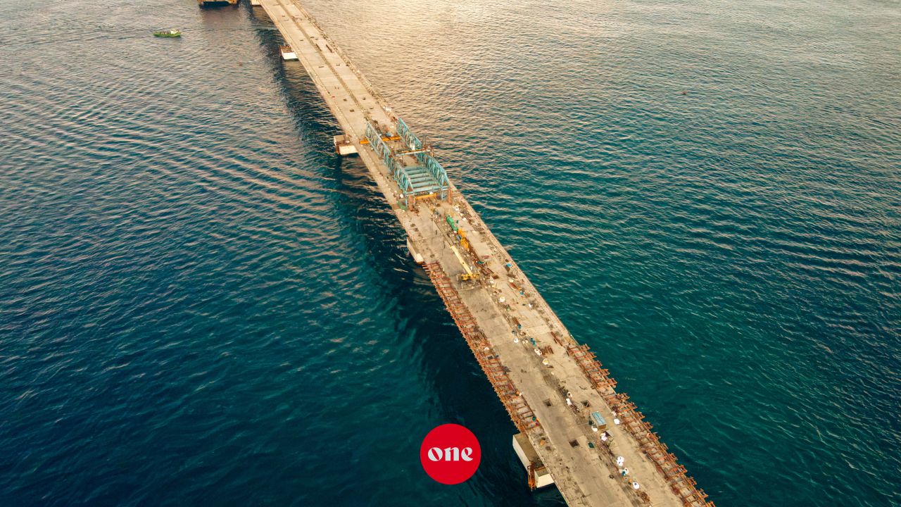 ވަން ފޮޓޯ: ތިލަމާލެ ބުރިޖު މަޝްރޫއުގެ ދަށުން މާލެ އާއި ވިލިމާލެ ގުޅުވާލައި ފިނިޝިން މަސައްކަތްތައް ކުރިއަށްދަނީ