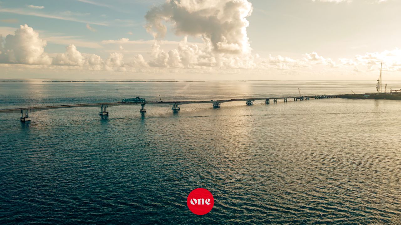 ވަން ފޮޓޯ: ތިލަމާލެ ބުރިޖު މަޝްރޫއުގެ ދަށުން މާލެ އާއި ވިލިމާލެ ގުޅުވާލައި ފިނިޝިން މަސައްކަތްތައް ކުރިއަށްދަނީ