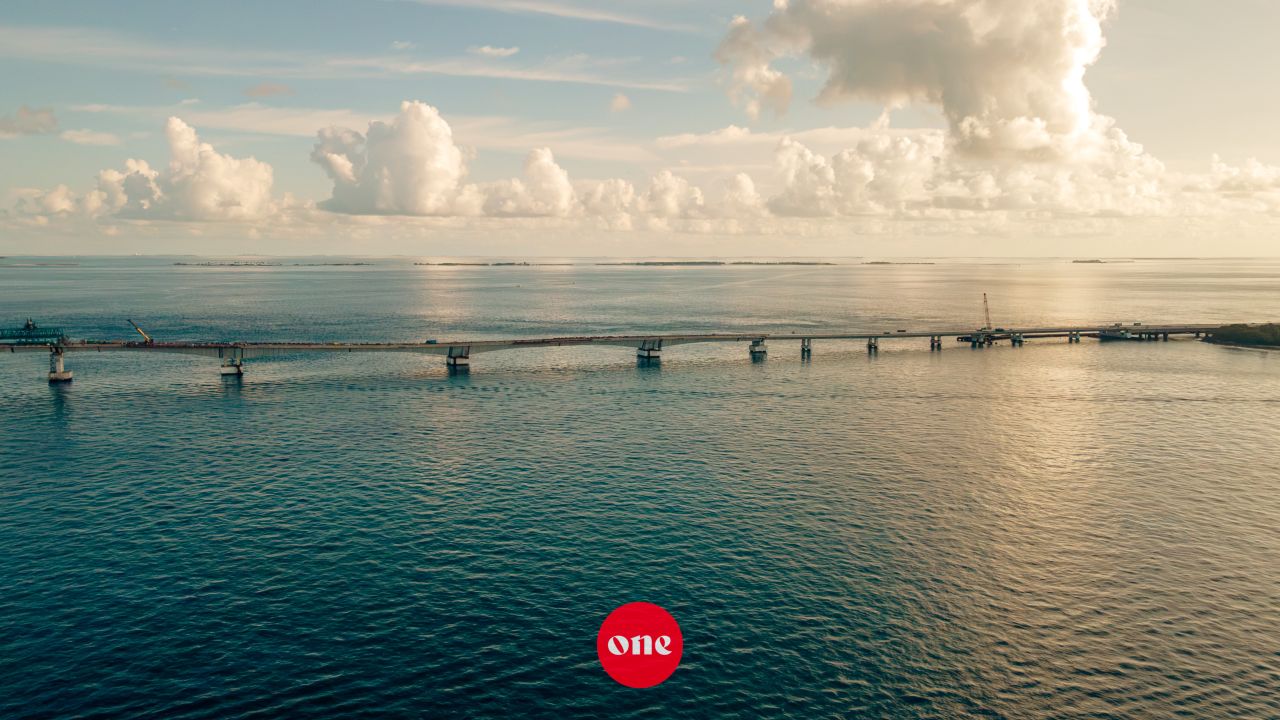 ވަން ފޮޓޯ: ތިލަމާލެ ބުރިޖު މަޝްރޫއުގެ ދަށުން މާލެ އާއި ވިލިމާލެ ގުޅުވާލައި ފިނިޝިން މަސައްކަތްތައް ކުރިއަށްދަނީ
