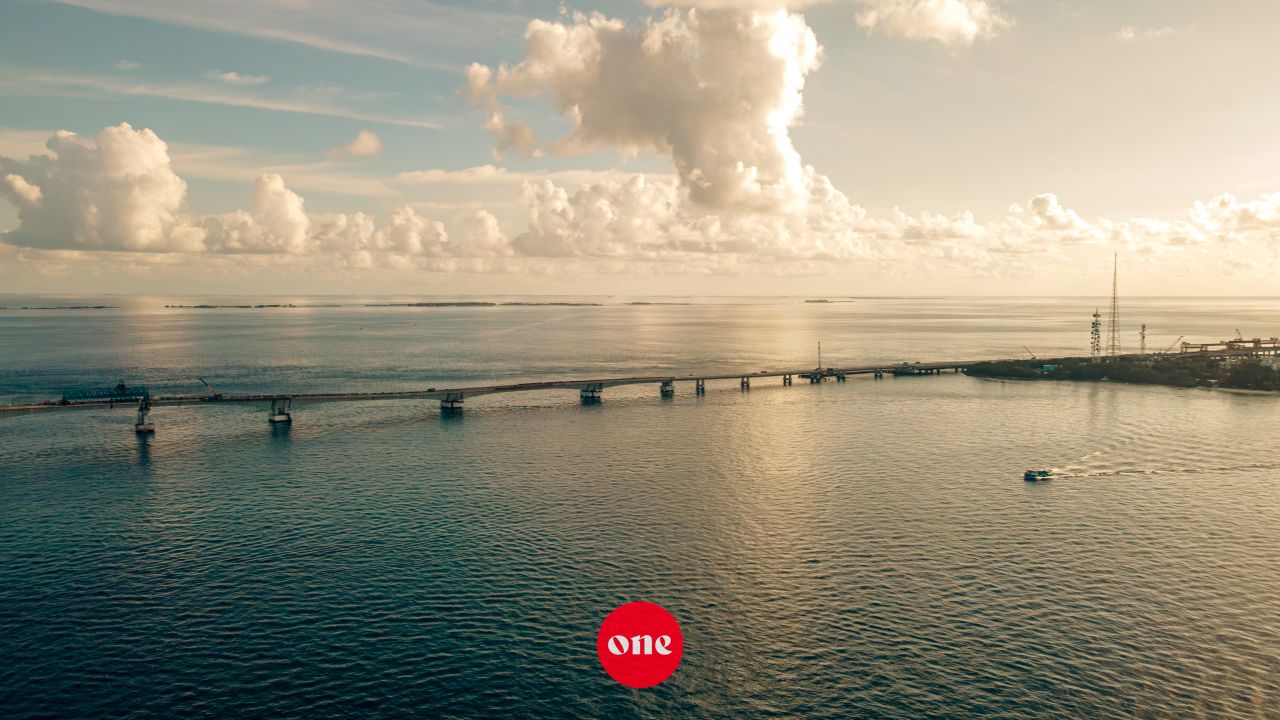 ވަން ފޮޓޯ: ތިލަމާލެ ބުރިޖު މަޝްރޫއުގެ ދަށުން މާލެ އާއި ވިލިމާލެ ގުޅުވާލައި ފިނިޝިން މަސައްކަތްތައް ކުރިއަށްދަނީ