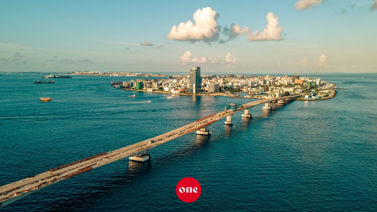 ވަން ފޮޓޯ: ތިލަމާލެ ބުރިޖު މަޝްރޫއުގެ ދަށުން މާލެ އާއި ވިލިމާލެ ގުޅުވާލައި ފިނިޝިން މަސައްކަތްތައް ކުރިއަށްދަނީ