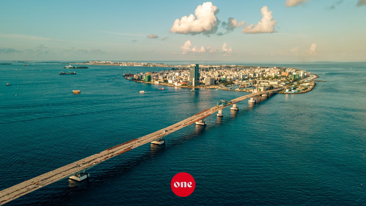 ވަން ފޮޓޯ: ތިލަމާލެ ބުރިޖު މަޝްރޫއުގެ ދަށުން މާލެ އާއި ވިލިމާލެ ގުޅުވާލައި ފިނިޝިން މަސައްކަތްތައް ކުރިއަށްދަނީ