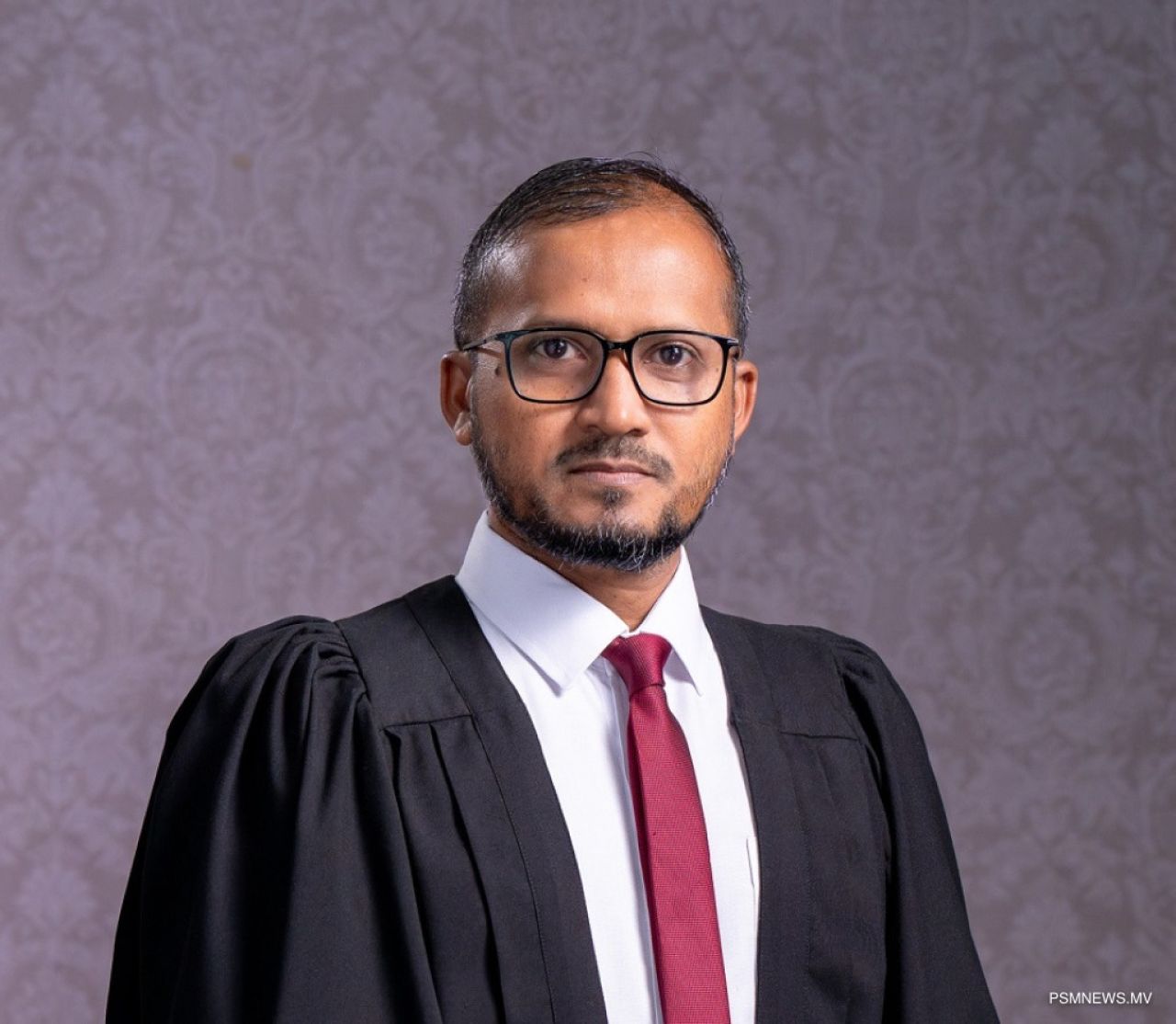 High Court ge fandiyaaru Ibrahim Mahir sharafverikamaa eku retire kohfi