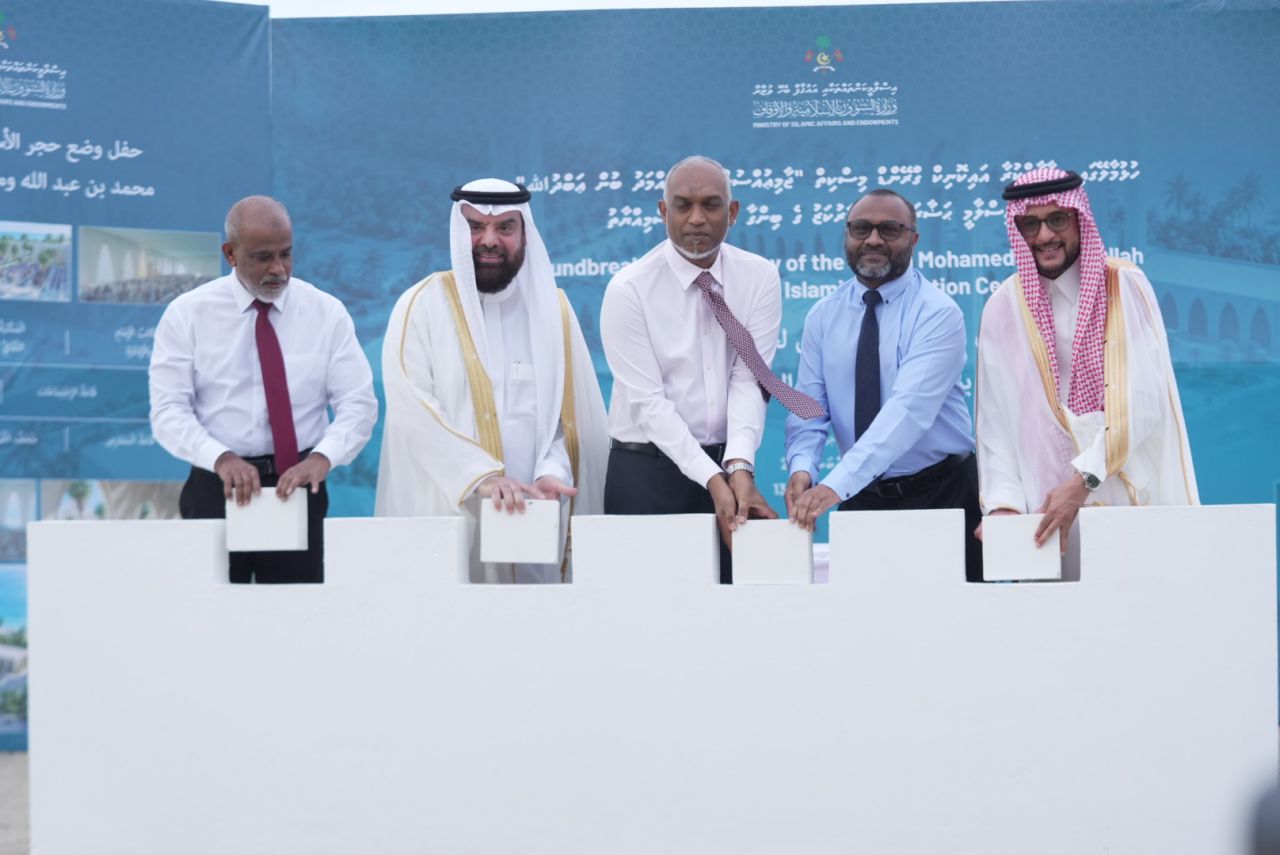 ވަން ފޮޓޯ: ރާއްޖޭގެ އެންމެ ބޮޑު މިސްކިތުގެ ބިންގާ އެޅުން