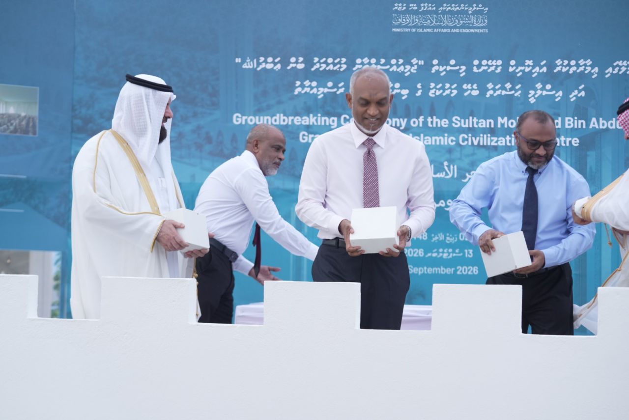 ވަން ފޮޓޯ: ރާއްޖޭގެ އެންމެ ބޮޑު މިސްކިތުގެ ބިންގާ އެޅުން