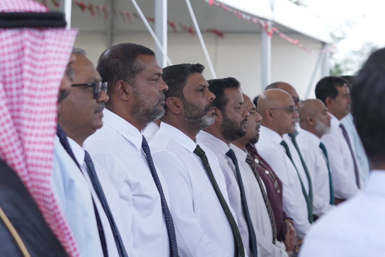 ވަން ފޮޓޯ: ރާއްޖޭގެ އެންމެ ބޮޑު މިސްކިތުގެ ބިންގާ އެޅުން