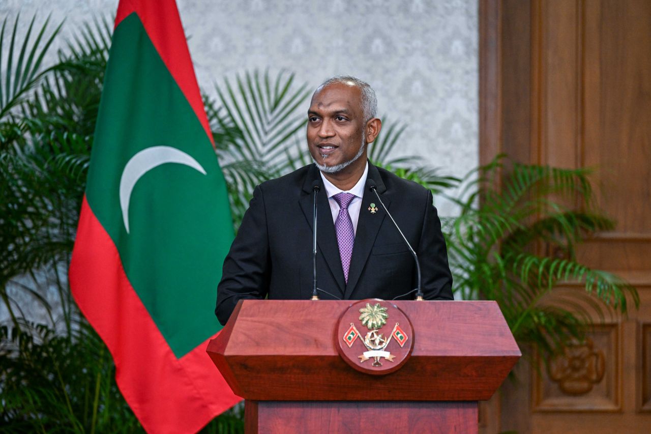 ފޮޓޯ: ރައީސް މުއިއްޒާއި ބޮޑުވަޒީރު އަންވަރުގެ ރަސްމީ ބައްދަލުކުރެއްވުން