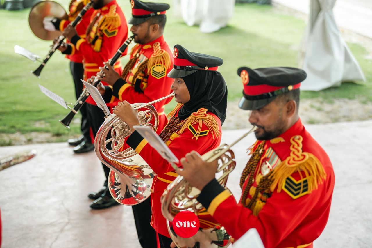 ވަން ފޮޓޯ: މެލޭޝިއާގެ ބޮޑުވަޒީރު އަންވަރު އިބްރާހީމަށް ރަސްމީގޮތުން މަރުހަބާ ދެންނެވުން