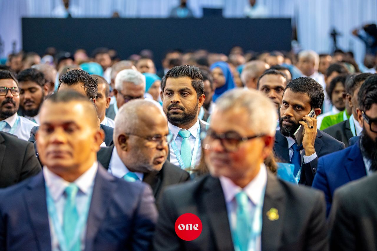 ވަން ފޮޓޯ: ޕީއެންސީގެ މަތީ މަޖިލިސް ރަސްމީކޮށް ފެށުމަށް ސޯޝަލް ސެންޓަރުގައި ބޭއްވި ޖަލްސާ