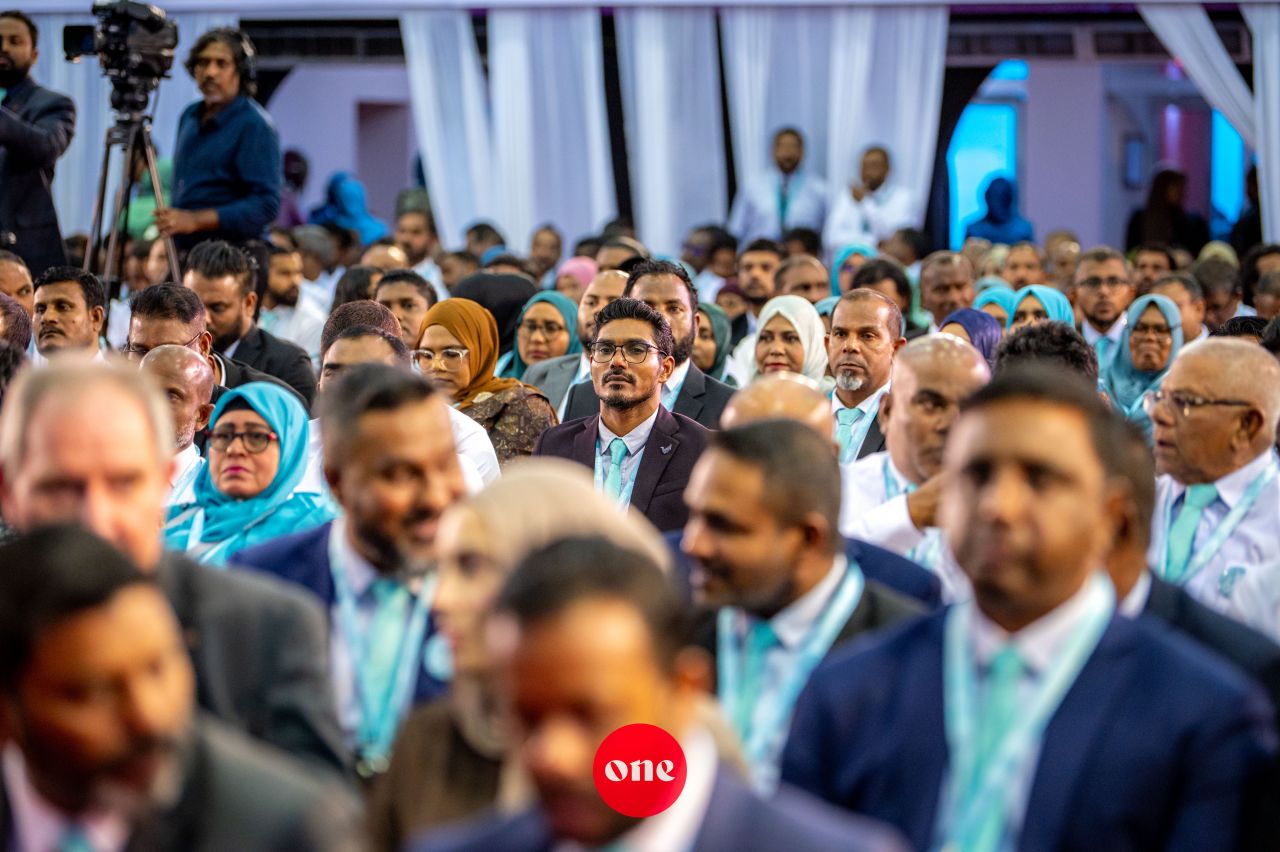 ވަން ފޮޓޯ: ޕީއެންސީގެ މަތީ މަޖިލިސް ރަސްމީކޮށް ފެށުމަށް ސޯޝަލް ސެންޓަރުގައި ބޭއްވި ޖަލްސާ