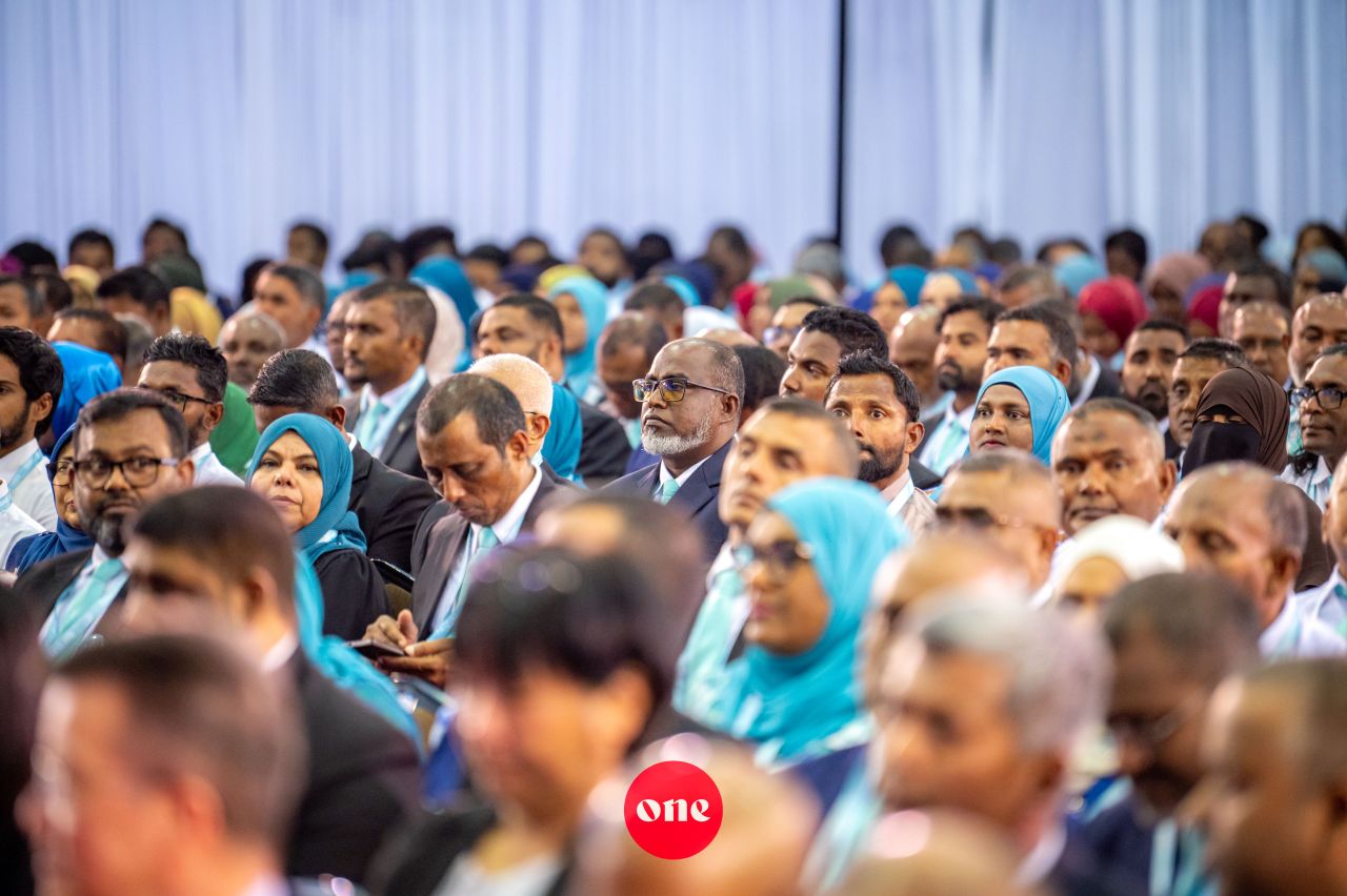 ވަން ފޮޓޯ: ޕީއެންސީގެ މަތީ މަޖިލިސް ރަސްމީކޮށް ފެށުމަށް ސޯޝަލް ސެންޓަރުގައި ބޭއްވި ޖަލްސާ