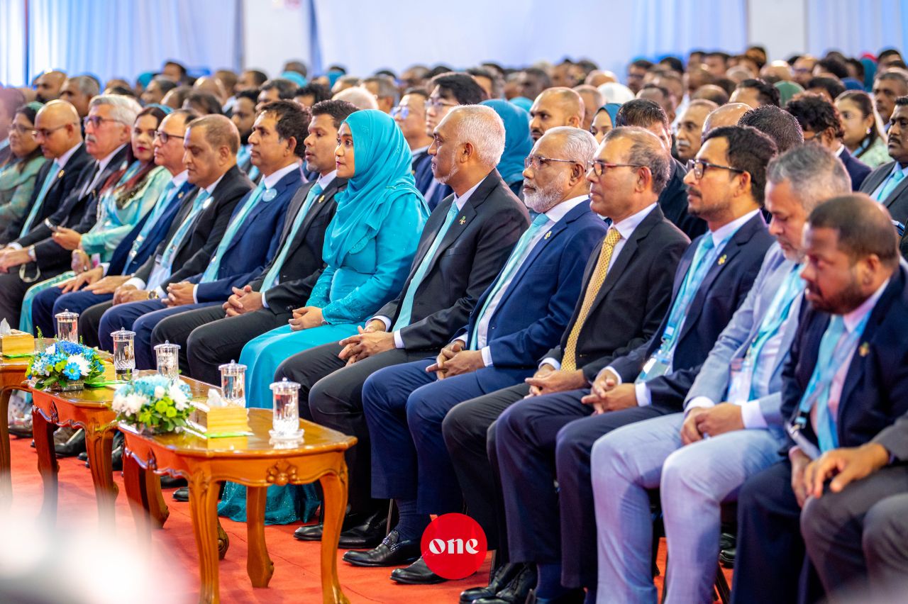 ވަން ފޮޓޯ: ޕީއެންސީގެ މަތީ މަޖިލިސް ރަސްމީކޮށް ފެށުމަށް ސޯޝަލް ސެންޓަރުގައި ބޭއްވި ޖަލްސާ