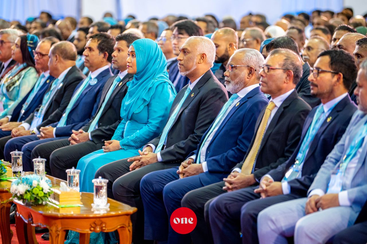 ވަން ފޮޓޯ: ޕީއެންސީގެ މަތީ މަޖިލިސް ރަސްމީކޮށް ފެށުމަށް ސޯޝަލް ސެންޓަރުގައި ބޭއްވި ޖަލްސާ