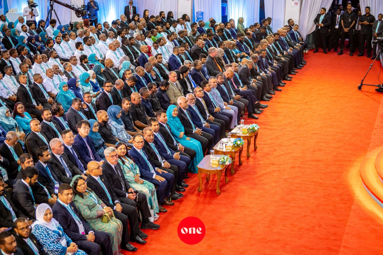 ވަން ފޮޓޯ: ޕީއެންސީގެ މަތީ މަޖިލިސް ރަސްމީކޮށް ފެށުމަށް ސޯޝަލް ސެންޓަރުގައި ބޭއްވި ޖަލްސާ