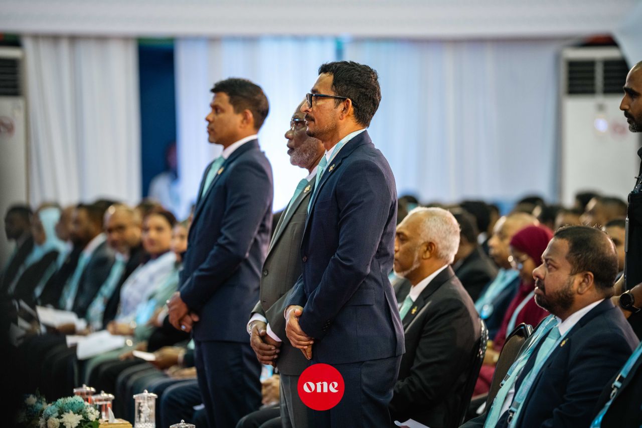 ވަން ފޮޓޯ: ޕީއެންސީގެ އަލަށް އެކުލަވާލެވުނު ގުނަވަންތަކުގެ ބޭފުޅުން މަގާމުގެ ހުވާކުރެއްވުން