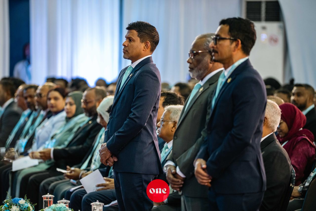 ވަން ފޮޓޯ: ޕީއެންސީގެ އަލަށް އެކުލަވާލެވުނު ގުނަވަންތަކުގެ ބޭފުޅުން މަގާމުގެ ހުވާކުރެއްވުން