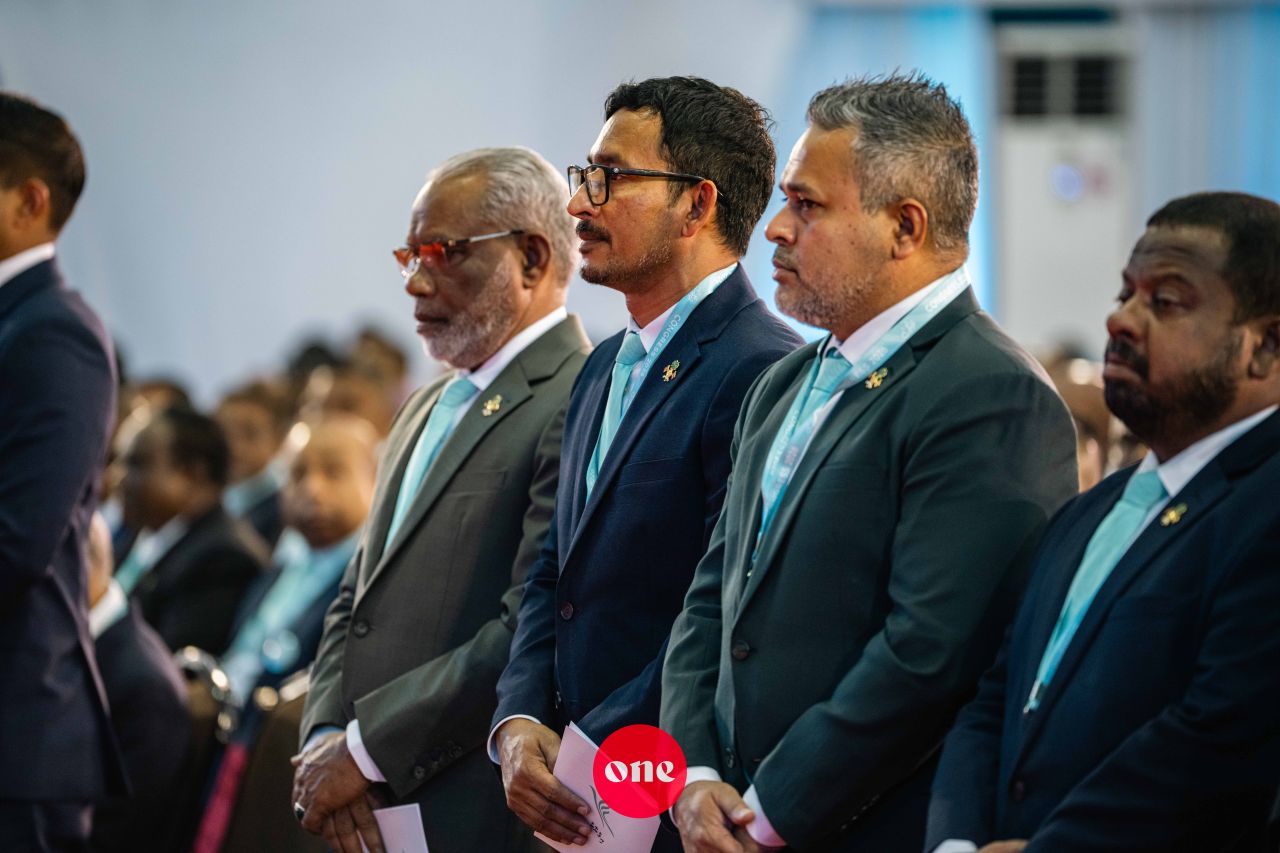 ވަން ފޮޓޯ: ޕީއެންސީގެ އަލަށް އެކުލަވާލެވުނު ގުނަވަންތަކުގެ ބޭފުޅުން މަގާމުގެ ހުވާކުރެއްވުން