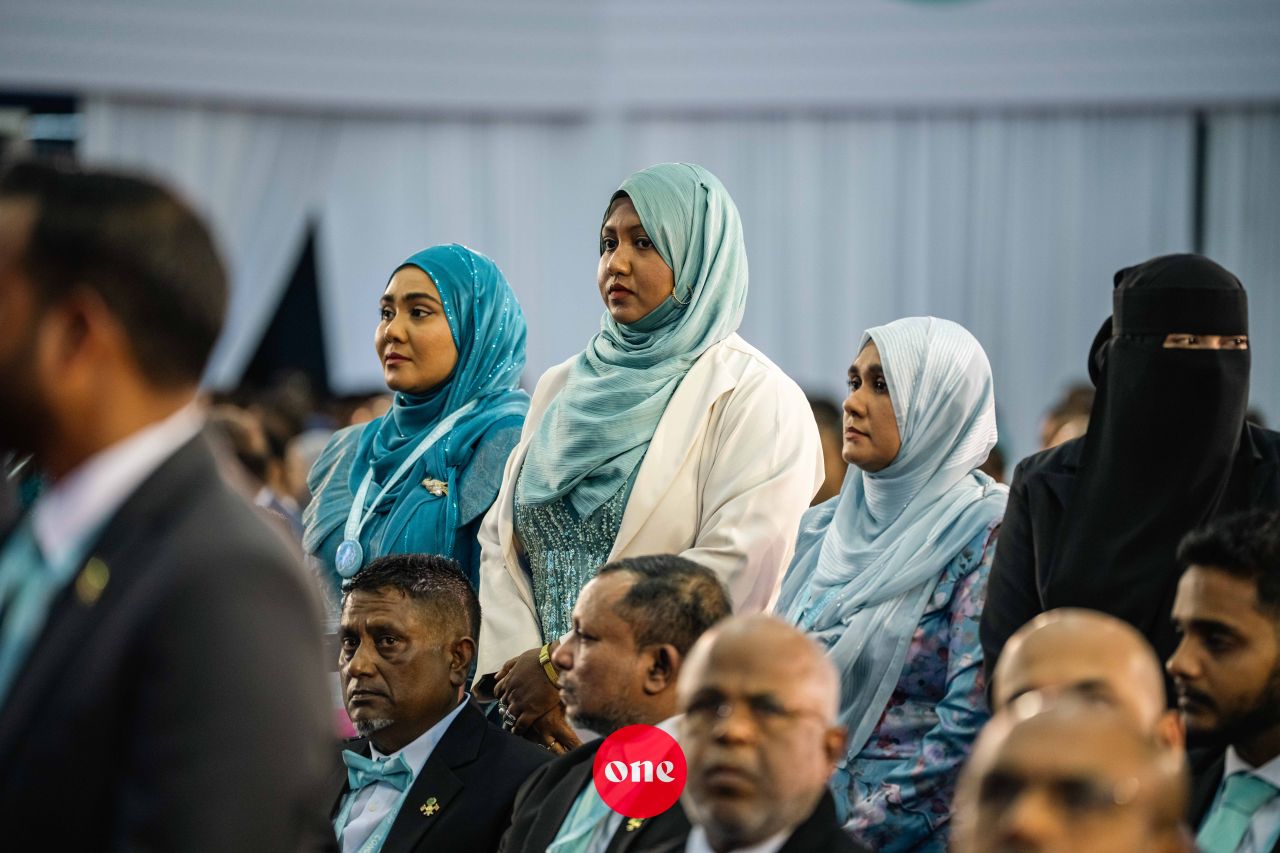 ވަން ފޮޓޯ: ޕީއެންސީގެ އަލަށް އެކުލަވާލެވުނު ގުނަވަންތަކުގެ ބޭފުޅުން މަގާމުގެ ހުވާކުރެއްވުން