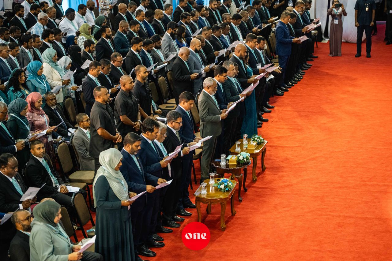 ވަން ފޮޓޯ: ޕީއެންސީގެ އަލަށް އެކުލަވާލެވުނު ގުނަވަންތަކުގެ ބޭފުޅުން މަގާމުގެ ހުވާކުރެއްވުން