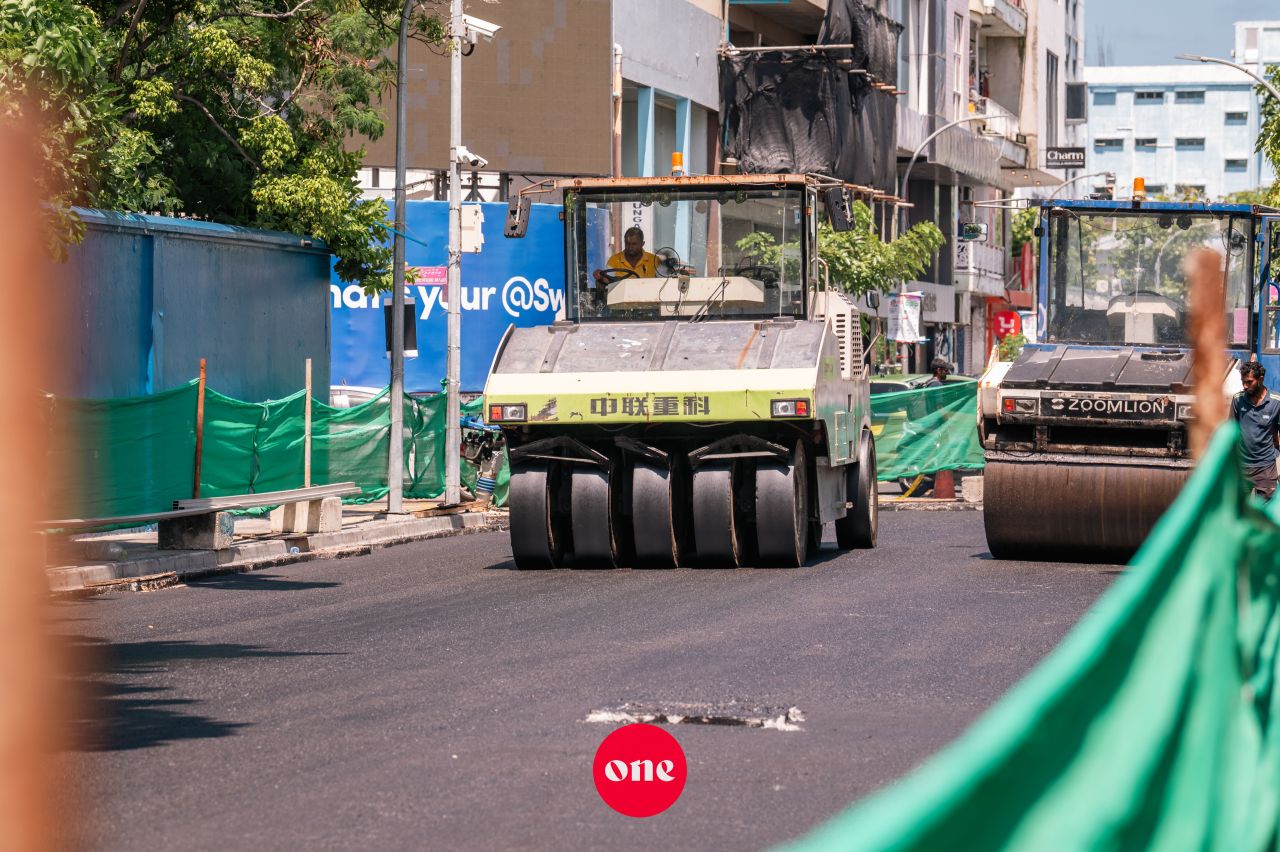 ވަން ފޮޓޯ: އަމީނީ މަގުގެ ފުރަތަމަ ސެގްމަންޓުގައި ތާރުއަޅަން ފެށުން 