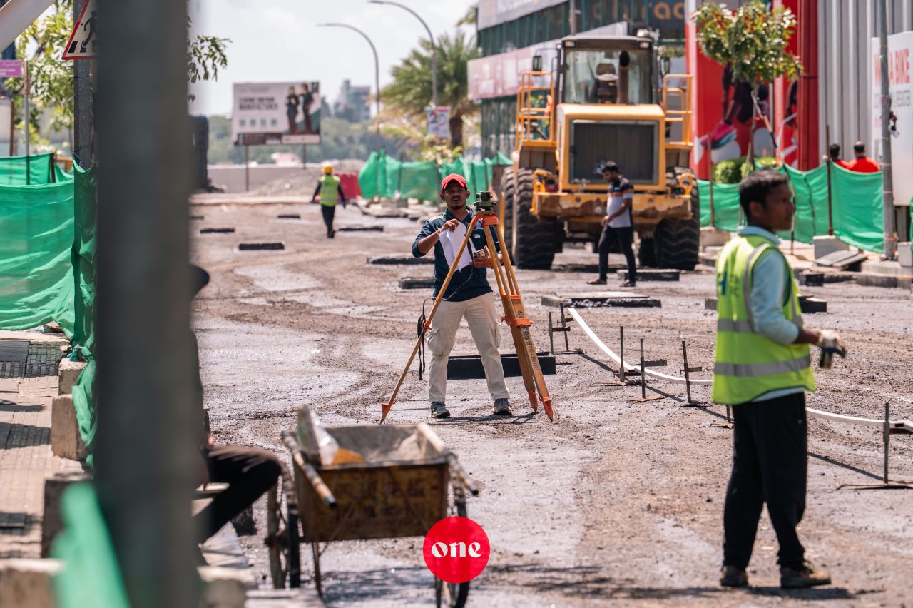 ވަން ފޮޓޯ: އަމީނީ މަގުގެ ފުރަތަމަ ސެގްމަންޓުގައި ތާރުއަޅަން ފެށުން 
