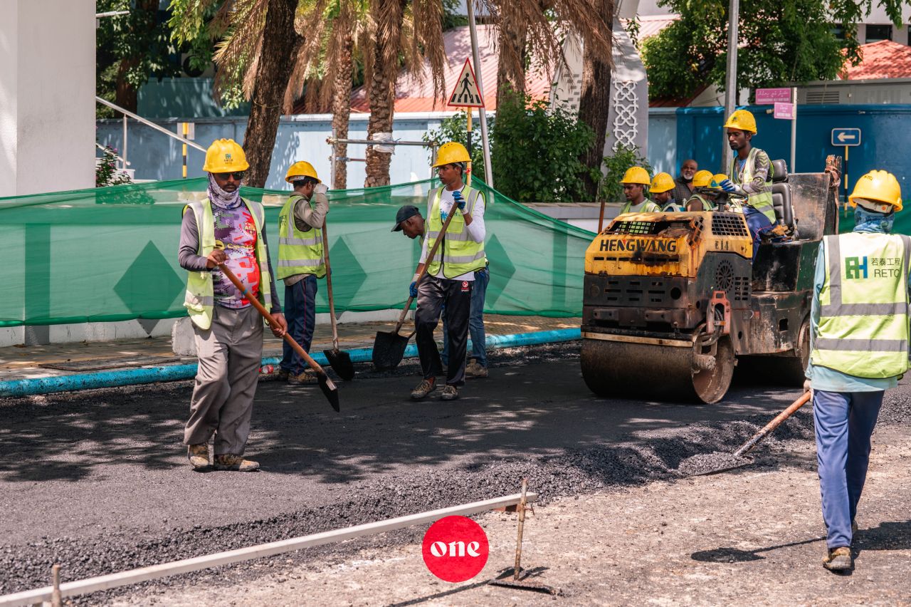 ވަން ފޮޓޯ: އަމީނީ މަގުގެ ފުރަތަމަ ސެގްމަންޓުގައި ތާރުއަޅަން ފެށުން 