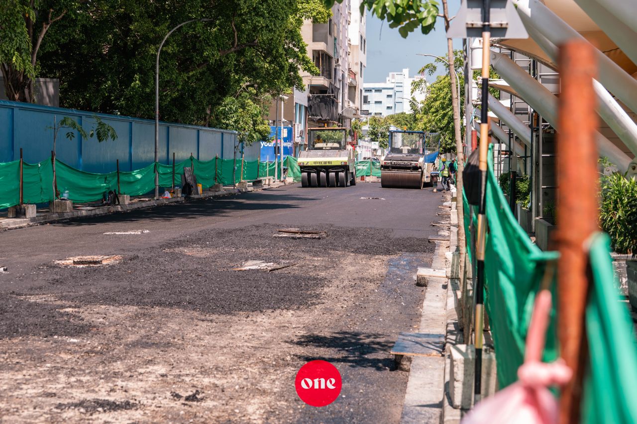 ވަން ފޮޓޯ: އަމީނީ މަގުގެ ފުރަތަމަ ސެގްމަންޓުގައި ތާރުއަޅަން ފެށުން 