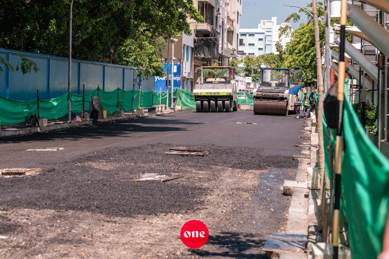ވަން ފޮޓޯ: އަމީނީ މަގުގެ ފުރަތަމަ ސެގްމަންޓުގައި ތާރުއަޅަން ފެށުން 