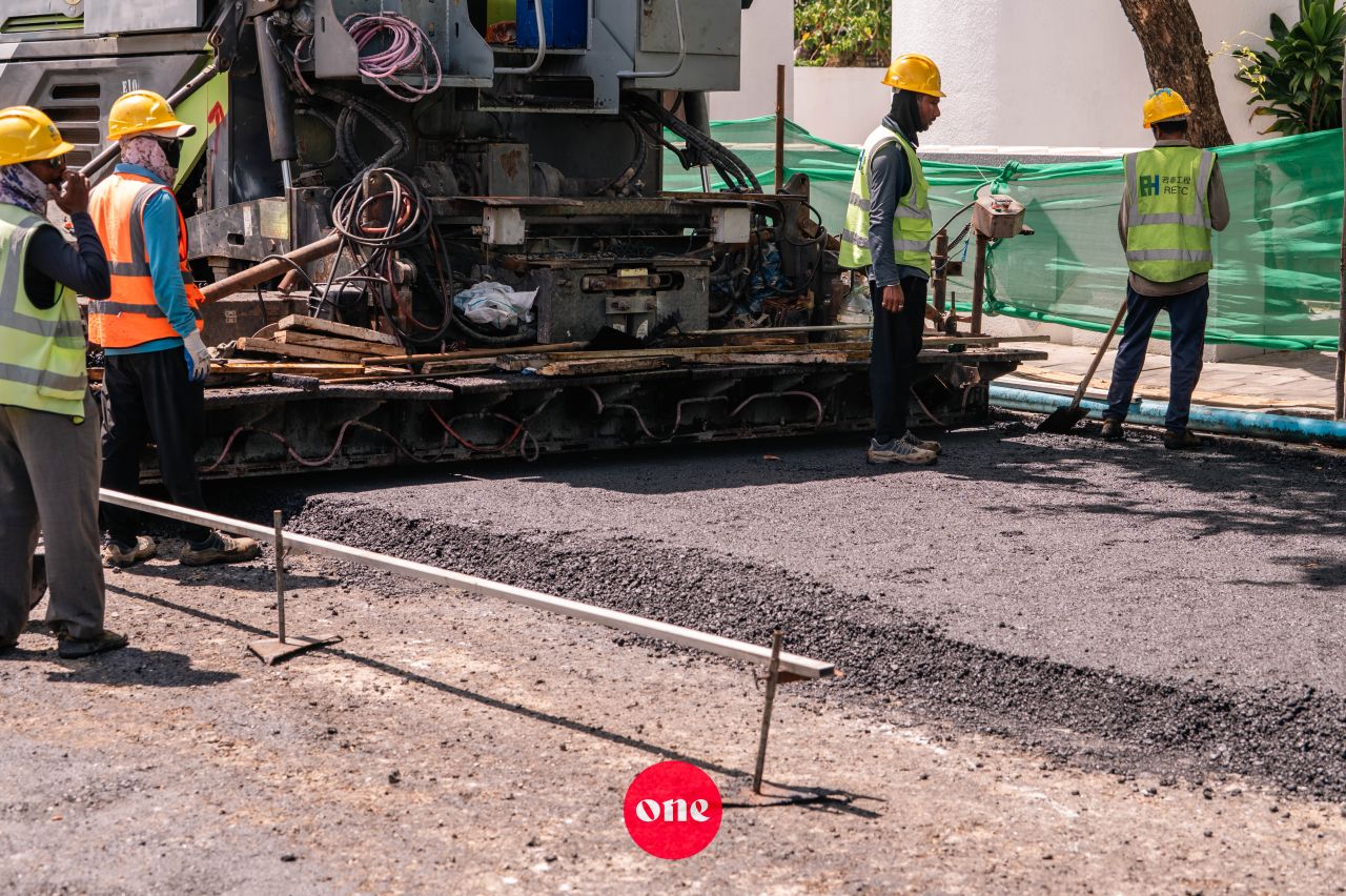 ވަން ފޮޓޯ: އަމީނީ މަގުގެ ފުރަތަމަ ސެގްމަންޓުގައި ތާރުއަޅަން ފެށުން 