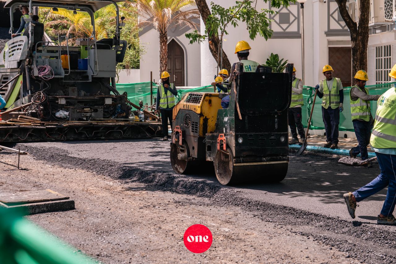 ވަން ފޮޓޯ: އަމީނީ މަގުގެ ފުރަތަމަ ސެގްމަންޓުގައި ތާރުއަޅަން ފެށުން 