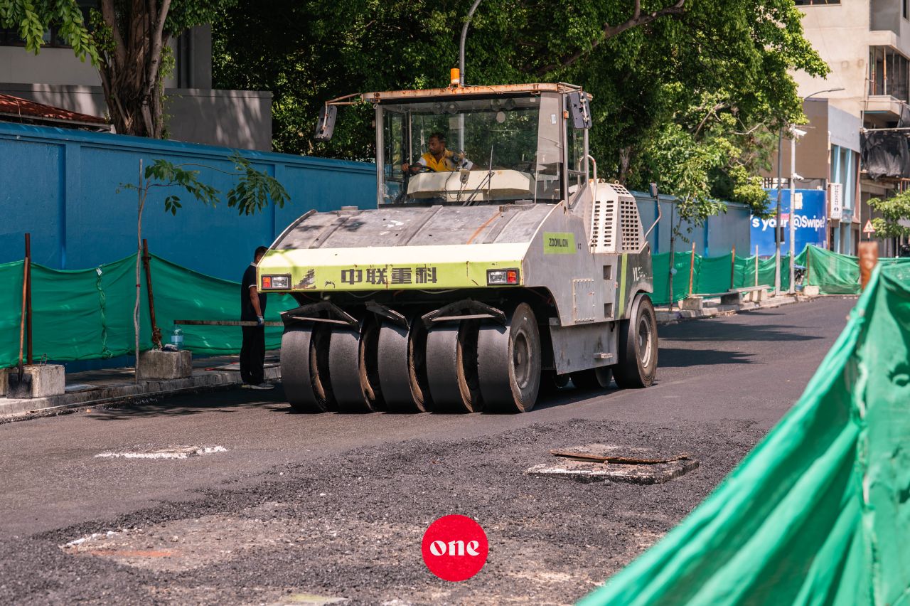 ވަން ފޮޓޯ: އަމީނީ މަގުގެ ފުރަތަމަ ސެގްމަންޓުގައި ތާރުއަޅަން ފެށުން 