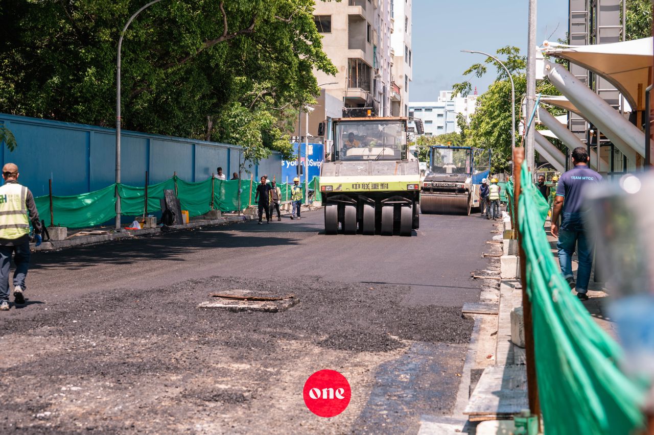 ވަން ފޮޓޯ: އަމީނީ މަގުގެ ފުރަތަމަ ސެގްމަންޓުގައި ތާރުއަޅަން ފެށުން 