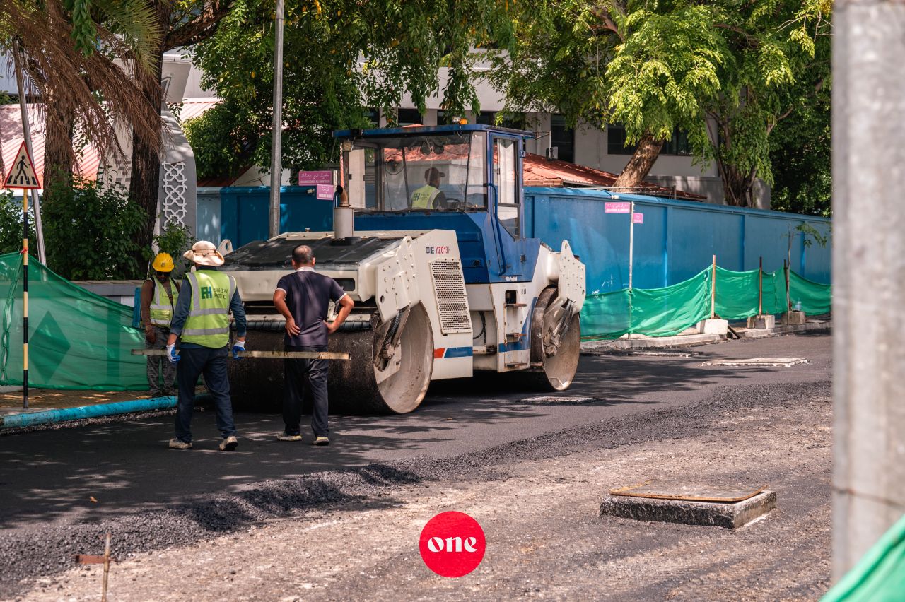 ވަން ފޮޓޯ: އަމީނީ މަގުގެ ފުރަތަމަ ސެގްމަންޓުގައި ތާރުއަޅަން ފެށުން 