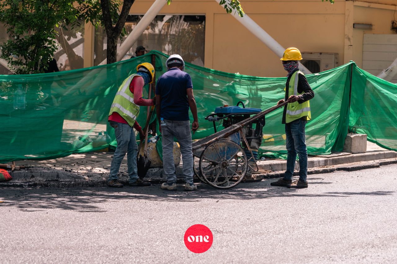 ވަން ފޮޓޯ: އަމީނީ މަގުގެ ފުރަތަމަ ސެގްމަންޓުގައި ތާރުއަޅަން ފެށުން 