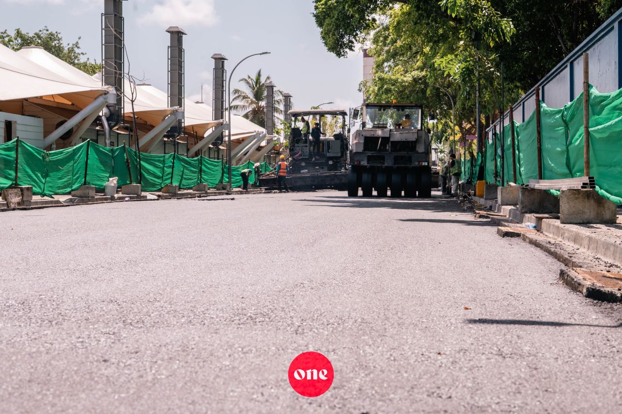 ވަން ފޮޓޯ: އަމީނީ މަގުގެ ފުރަތަމަ ސެގްމަންޓުގައި ތާރުއަޅަން ފެށުން 