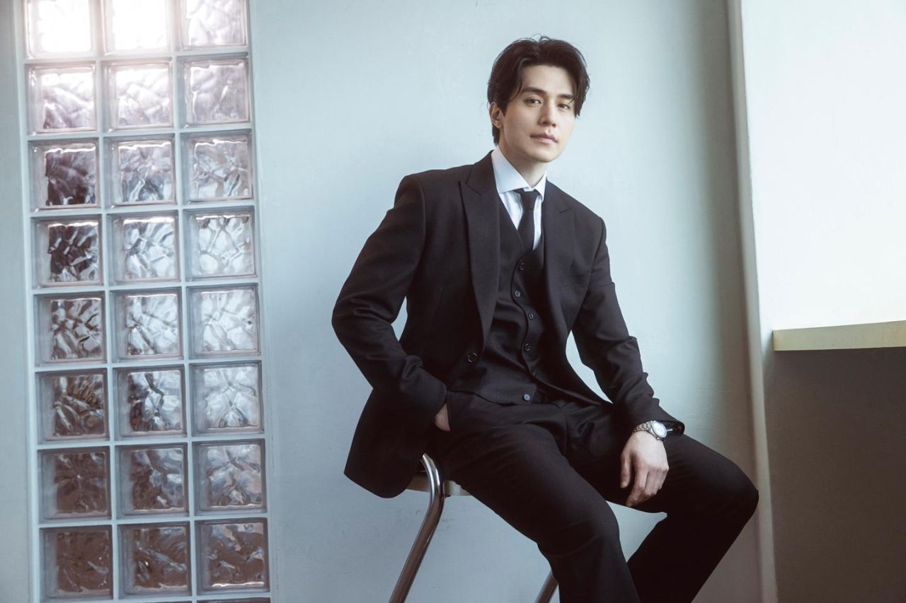 Lee Dong-wook kamah hedhigen olhuvaalaigen anhenehge athun 25,000 dollar hoadhaifi