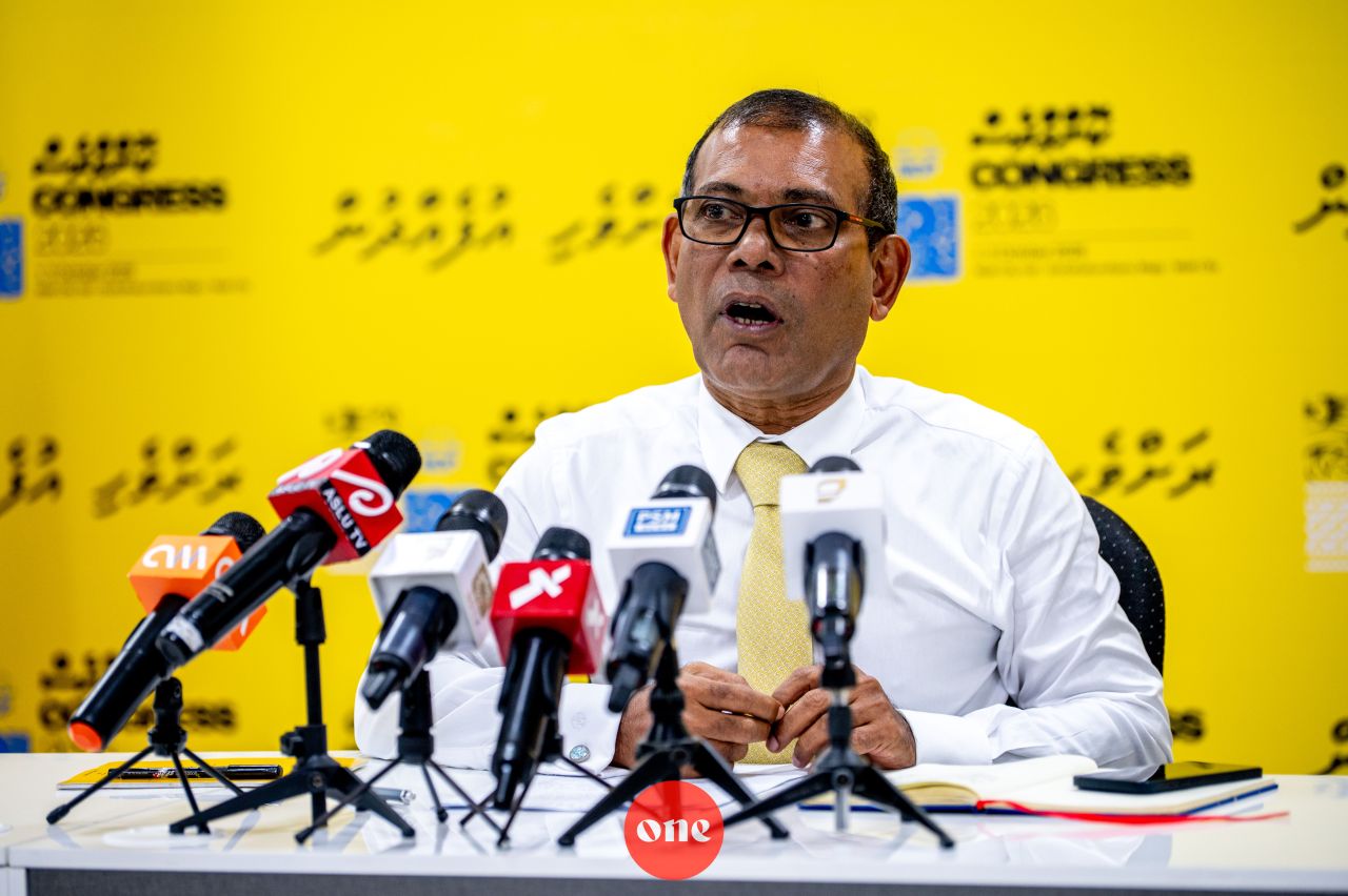 ވަން ފޮޓޯ: އެމްޑީޕީގެ ކޮންގްރެސްއާ ގުޅޭގޮތުން ނަޝީދު ބޭއްވެވި ނޫސްވެރިންގެ ބައްދަލުވުން 