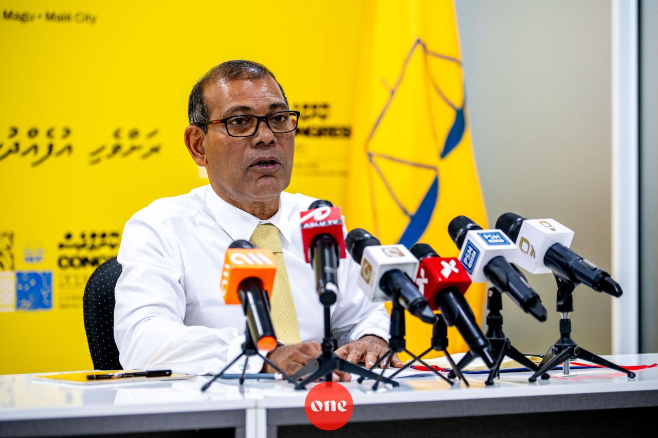 ވަން ފޮޓޯ: އެމްޑީޕީގެ ކޮންގްރެސްއާ ގުޅޭގޮތުން ނަޝީދު ބޭއްވެވި ނޫސްވެރިންގެ ބައްދަލުވުން 