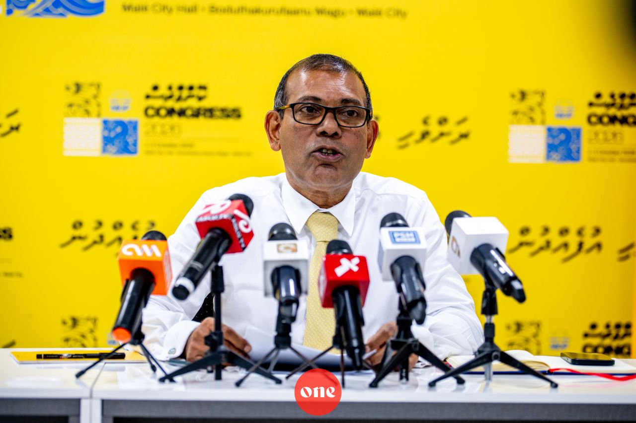 ވަން ފޮޓޯ: އެމްޑީޕީގެ ކޮންގްރެސްއާ ގުޅޭގޮތުން ނަޝީދު ބޭއްވެވި ނޫސްވެރިންގެ ބައްދަލުވުން 