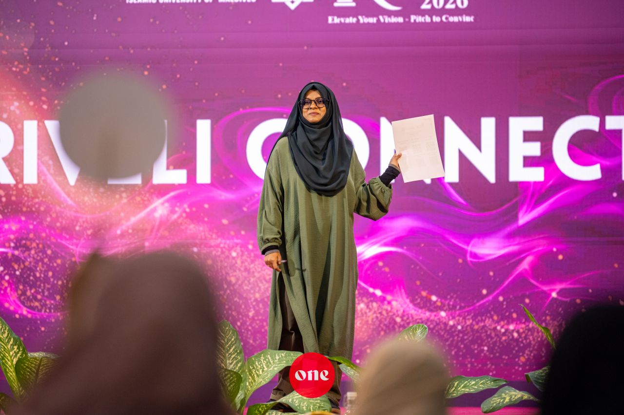 ވަން ފޮޓޯ: އައިޔޫއެމްގެ ޕޯސްޓްގްރެޖުއޭޓް ދިރާސީ މުބާރާތް 