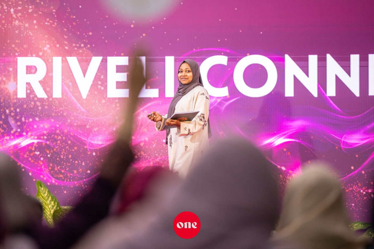 ވަން ފޮޓޯ: އައިޔޫއެމްގެ ޕޯސްޓްގްރެޖުއޭޓް ދިރާސީ މުބާރާތް 