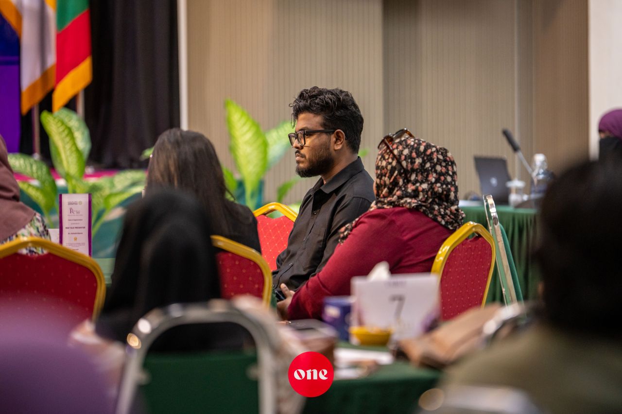 ވަން ފޮޓޯ: އައިޔޫއެމްގެ ޕޯސްޓްގްރެޖުއޭޓް ދިރާސީ މުބާރާތް 