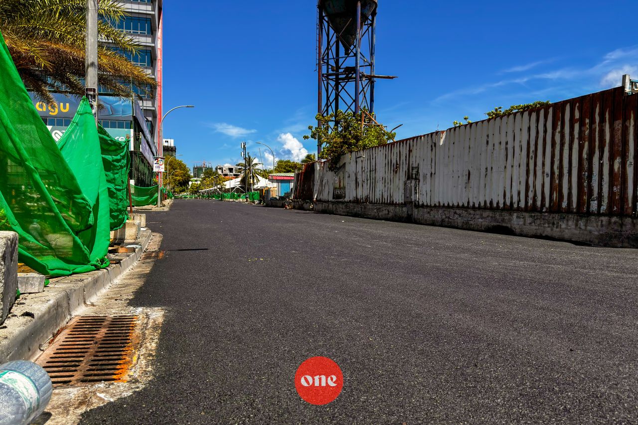 ވަން ފޮޓޯ: އަމީނީ މަގުގެ ފުރަތަމަ ސެގްމަންޓުގައި ތާރުއަޅައި ނިންމާލުން