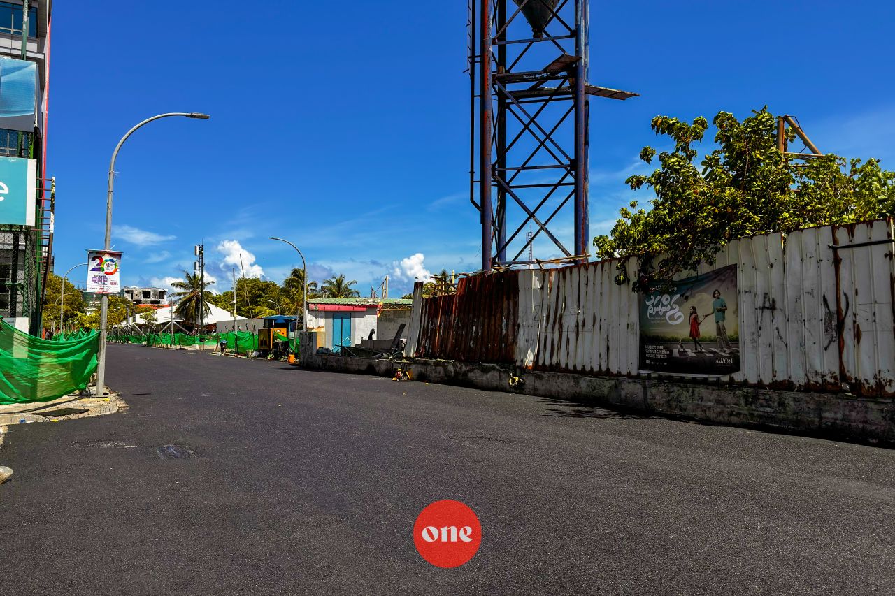 ވަން ފޮޓޯ: އަމީނީ މަގުގެ ފުރަތަމަ ސެގްމަންޓުގައި ތާރުއަޅައި ނިންމާލުން