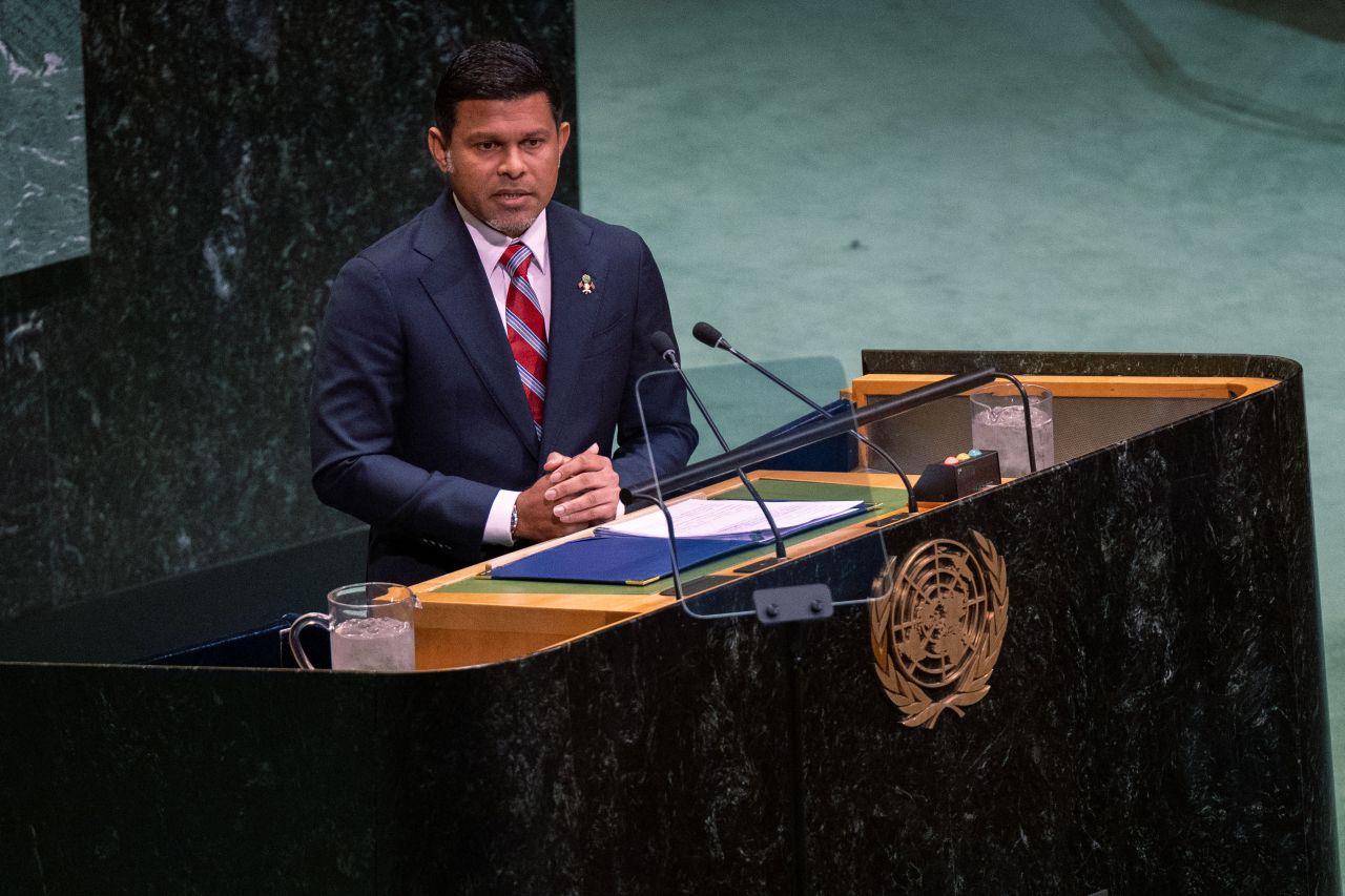 ފޮޓޯ: ނިއުޔޯކުގައި ކުރިއަށްގެންދިޔަ އދ. ގެ އާންމު މަޖިލީހުގެ 81 ވަނަ ބައްދަލުވުމުގައި ނައިބު ރައީސް ތަގުރީރު ކުރެއްވުން
