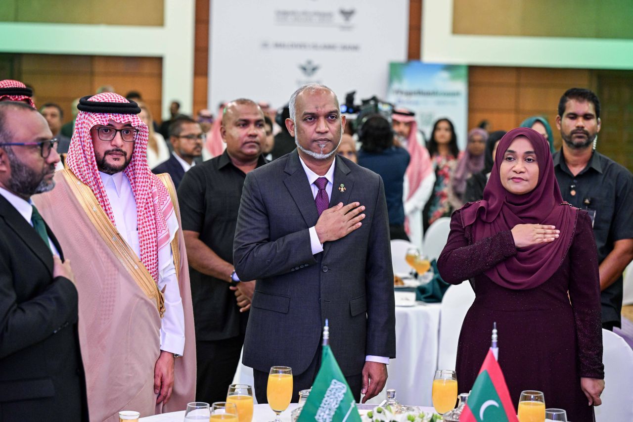 ފޮޓޯ: ސައުދީ އަރަބިއްޔާގެ 96 ވަނަ ގައުމީ ދުވަހުގެ މުނާސަބަތުގައި ބޭއްވި ޖަލްސާ